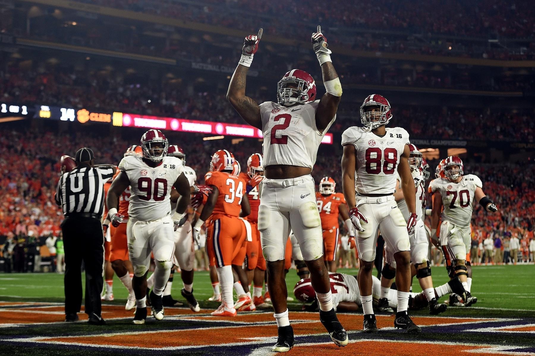 Derrick Henry celebrates touchdown in national championship